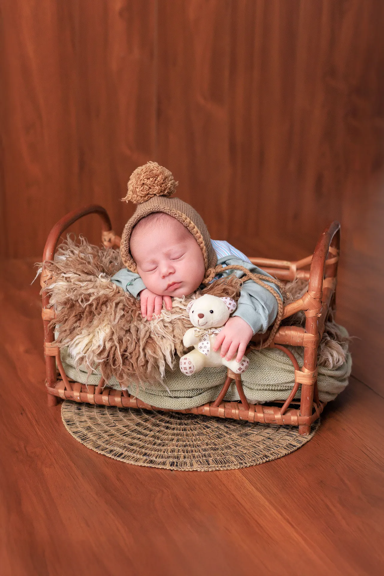 Bebe newborn em caminha.
